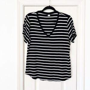 Old navy luxe black and white stripe v neck tee shirt medium